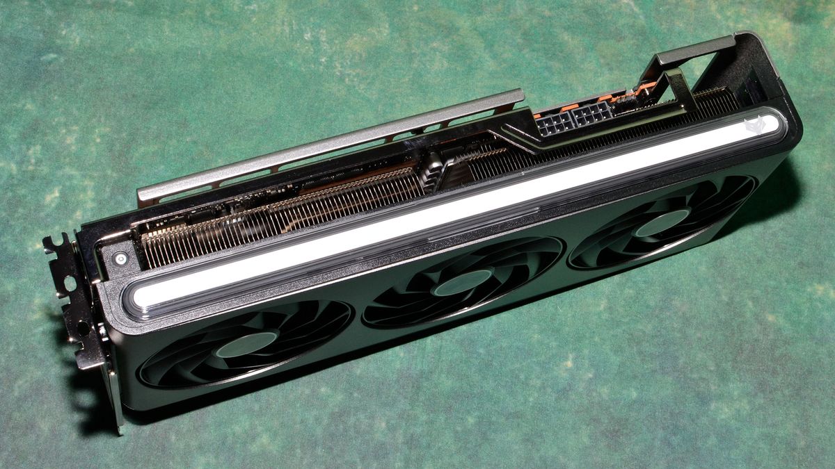 Sapphire RX 7800 XT Nitro+ charts and images