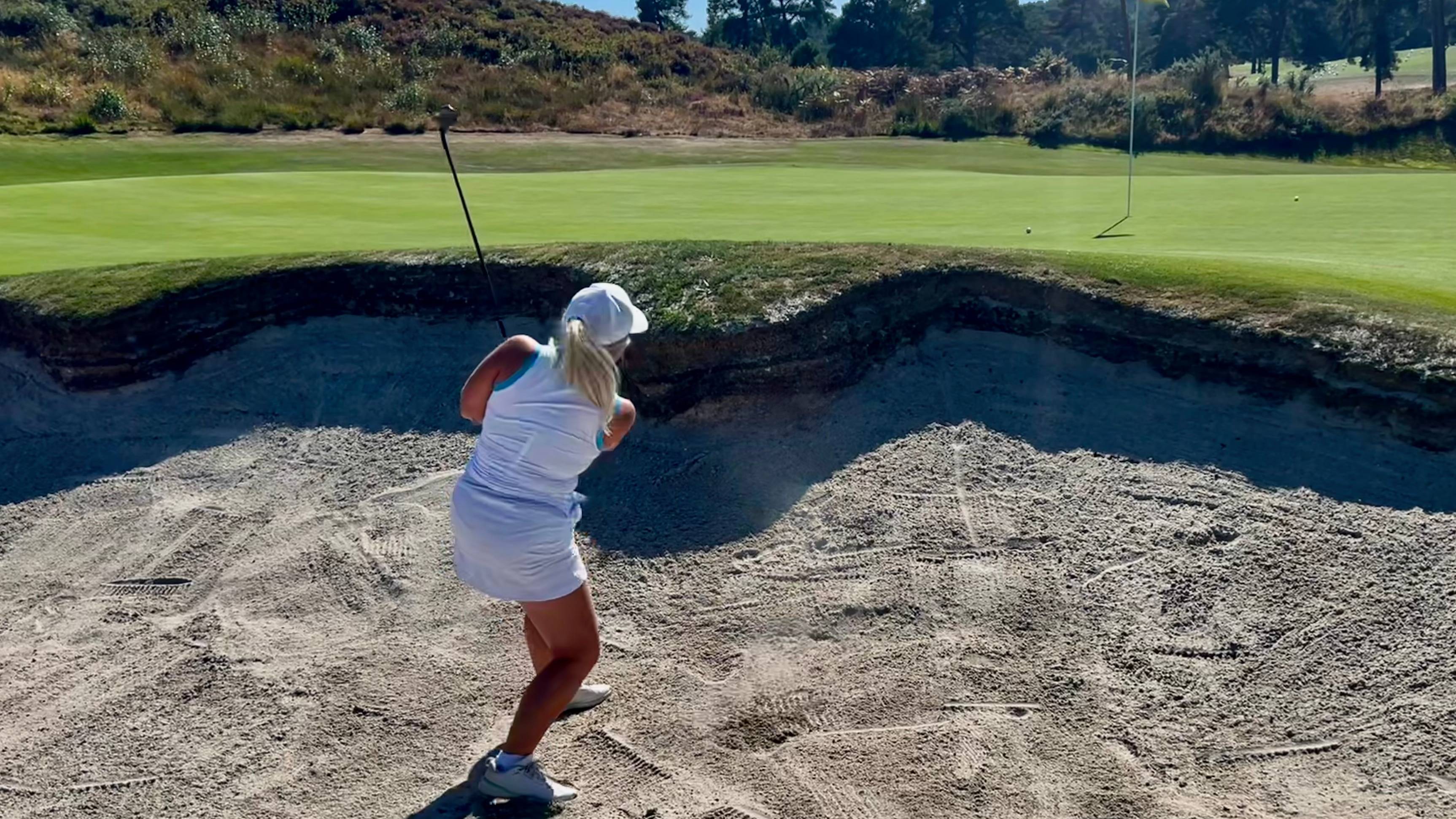 Carly Cummins using the Eleven Golf Bunker Blaster