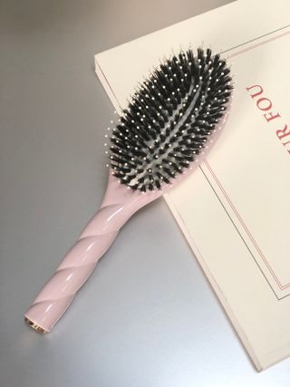 La Bonne Brosse, N.03 the Gentle Scalp Care Hair Brush the Essential Softness Pink