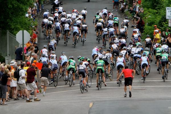 There's a small crash at the start of the women's climb on Chilkoot