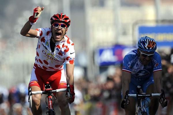Ama&euml;l Moinard (Cofidis) shades out Thomas Voeckler (Bbox Bouygues Telecom)