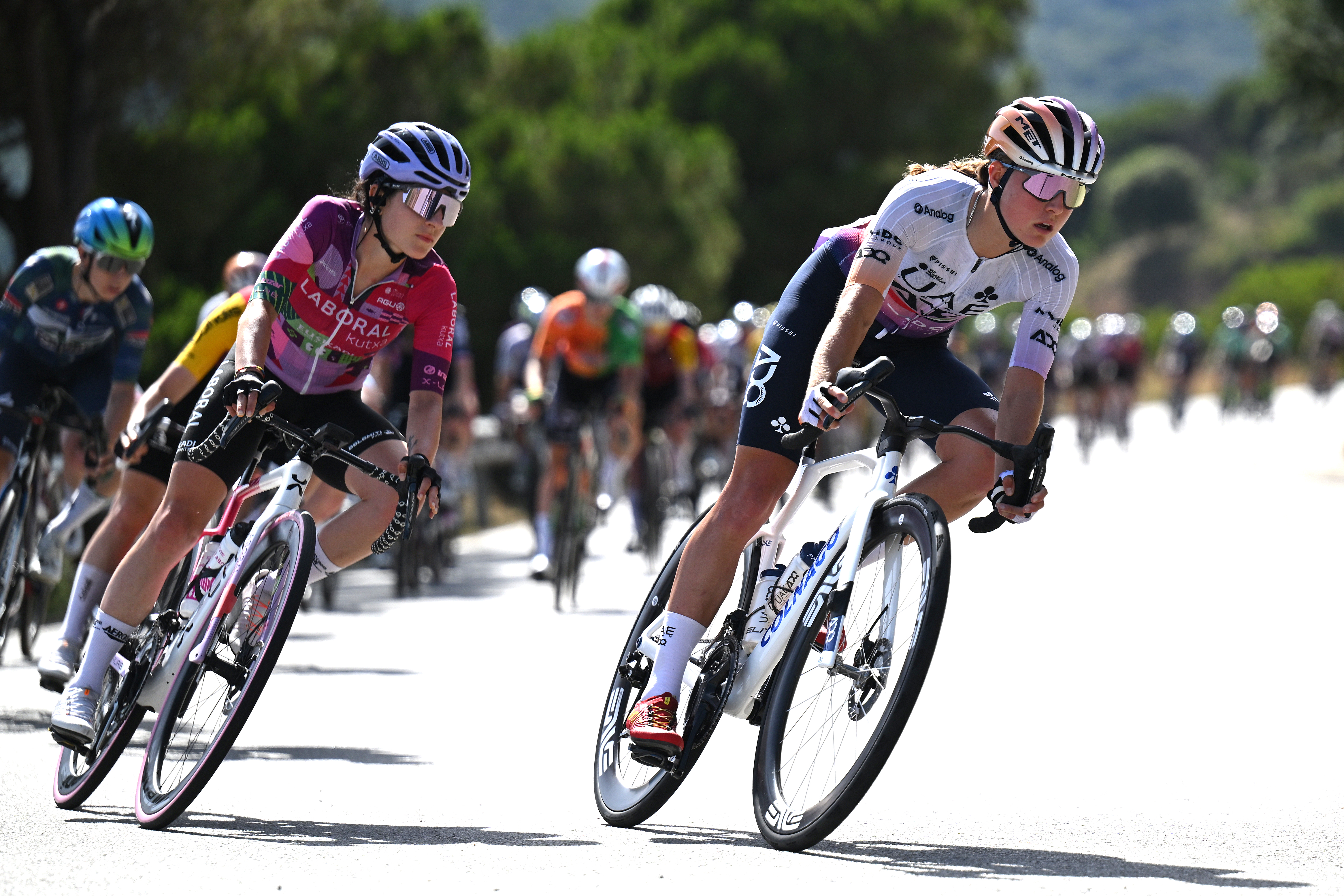 Paula Blasi in action at the front of the peloton