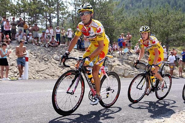 Gilberto Simoni (Saunier Duval) was dropped early in the stage, but fought to continue