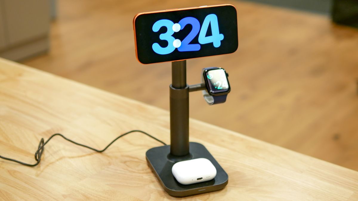 Mophie 3-in-1 Extendable MagSafe Stand.