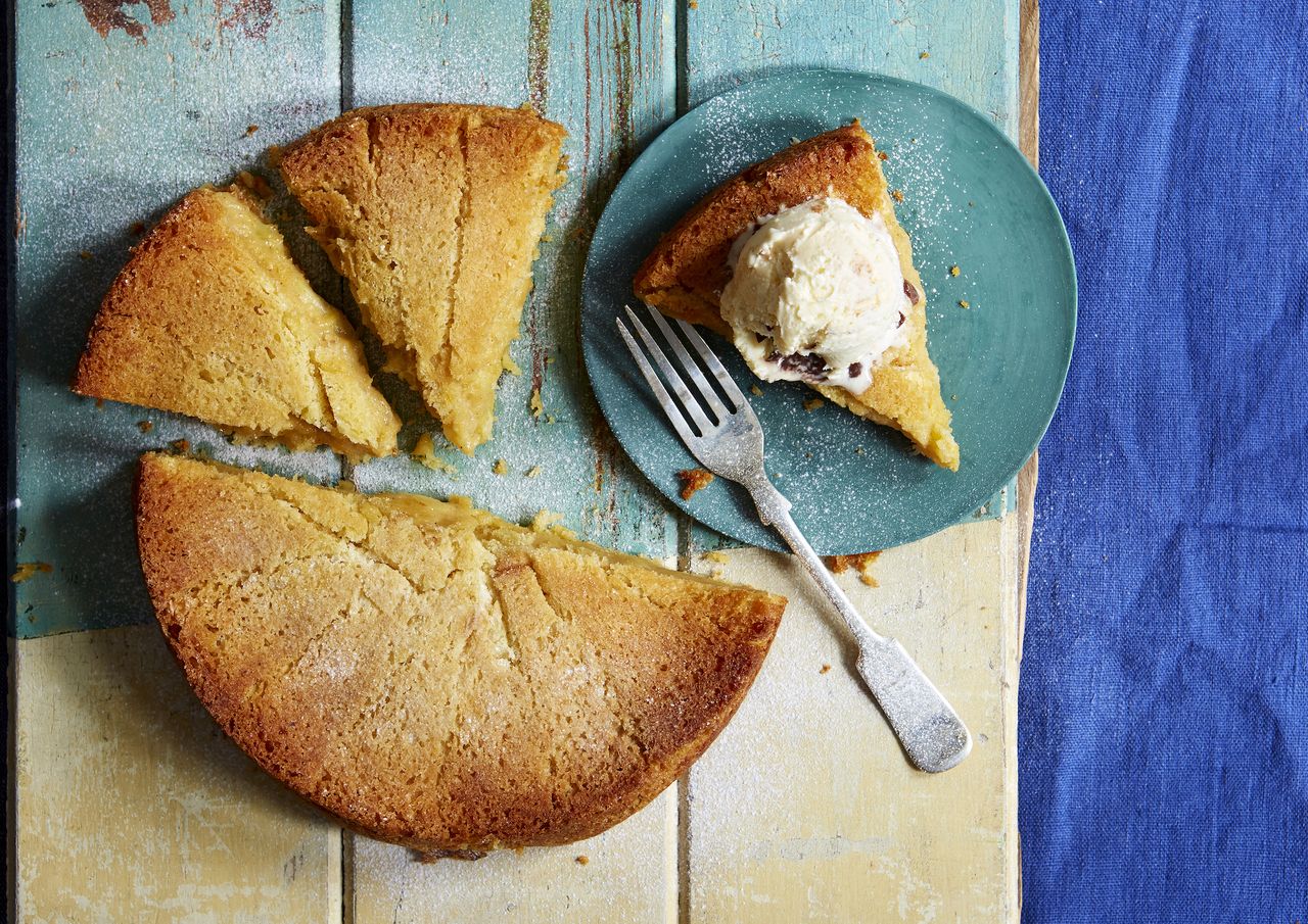 Apple Charlotte cake