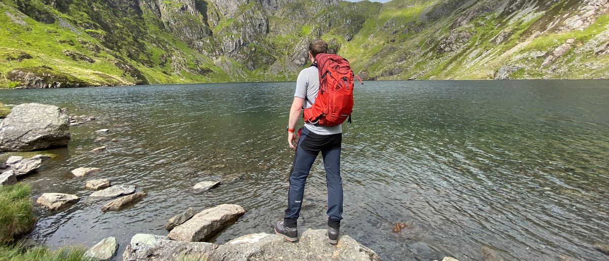 Alex at Llyn Cau wearing Osprey Manta 24 backpack