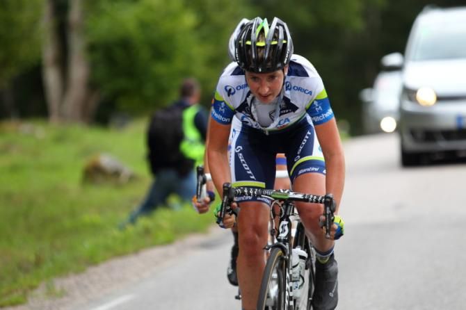 Loes Gunnewijk (Orica - AIS) leads Knetemann in the break