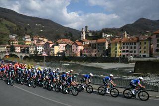 Milan-San Remo Men LIVE - The race heads to the coast after cresting the Passo del Turchino