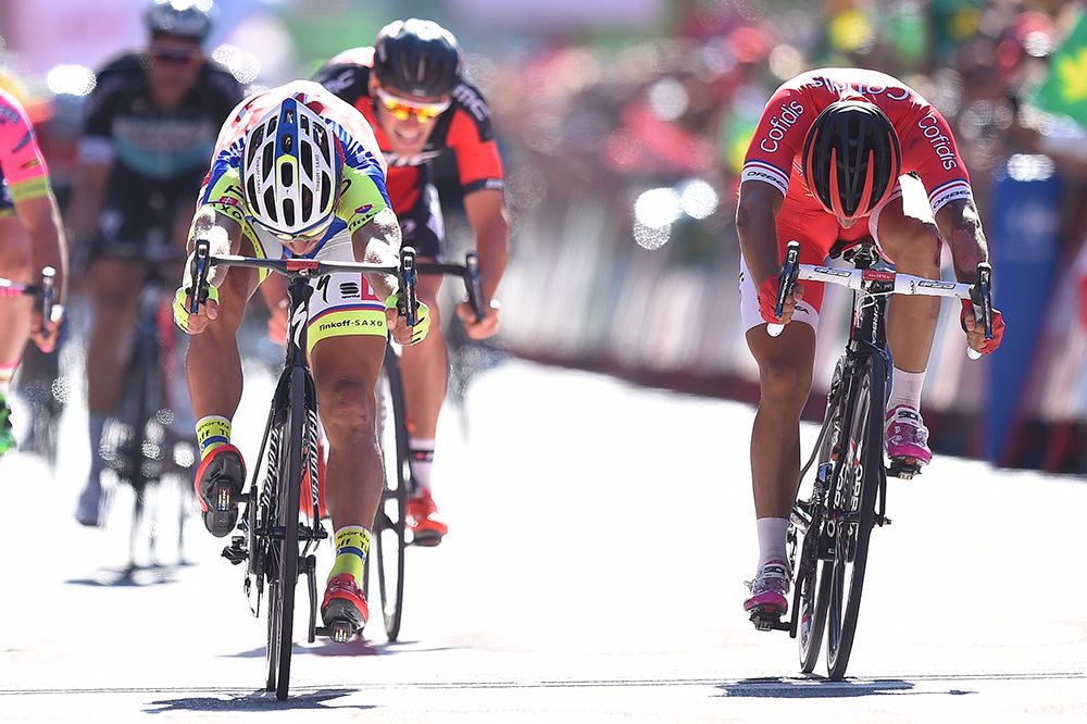 Peter Sagan (Tinkoff-Saxo) holds off Nacer Bouhanni (Cofidis)