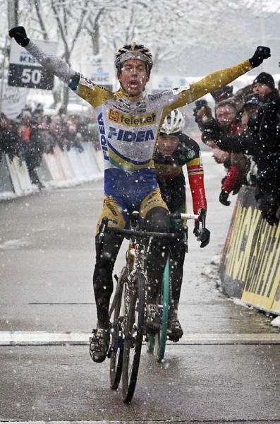 Meeusen bests Nys to claim the World Cup win in Kalmthout.
