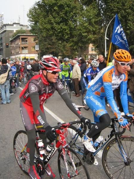 Chris Horner (RadioShack) and Tom Danielson (Garmin-Transition) roll out.