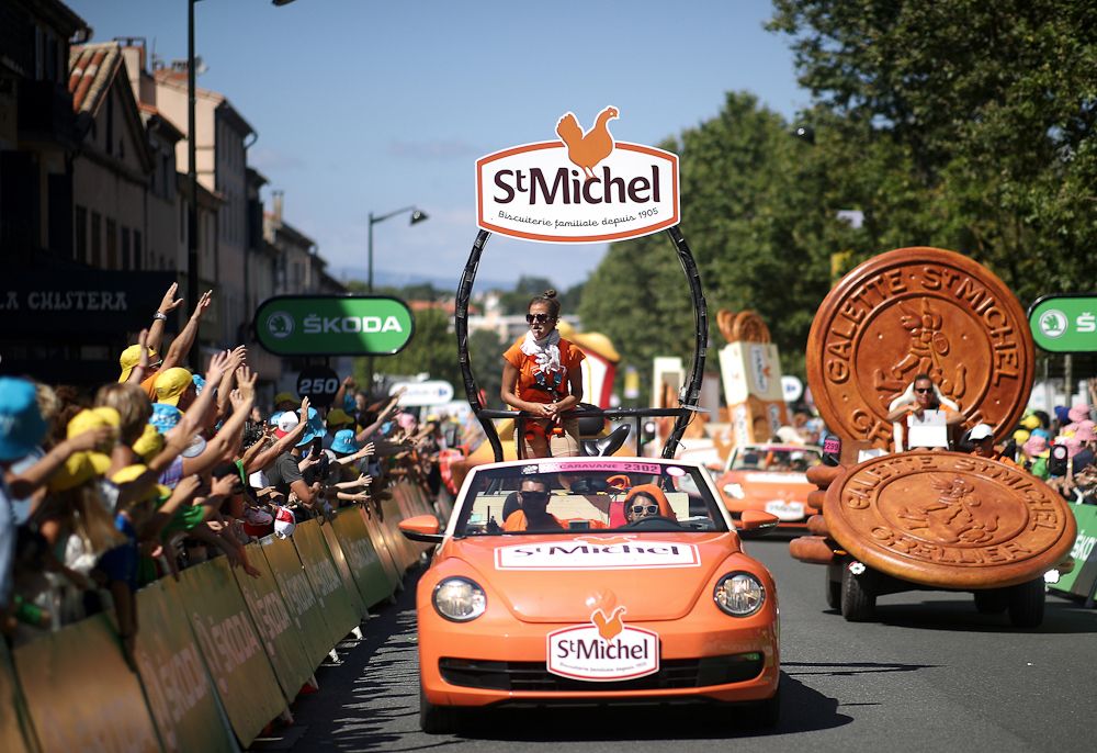 Every convertible in France may be in this parade