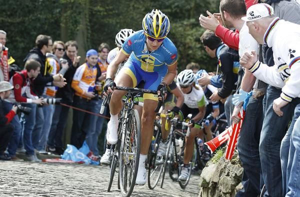 Emma Johannson (Hitek Products UCK) leads up the Kapelmuur