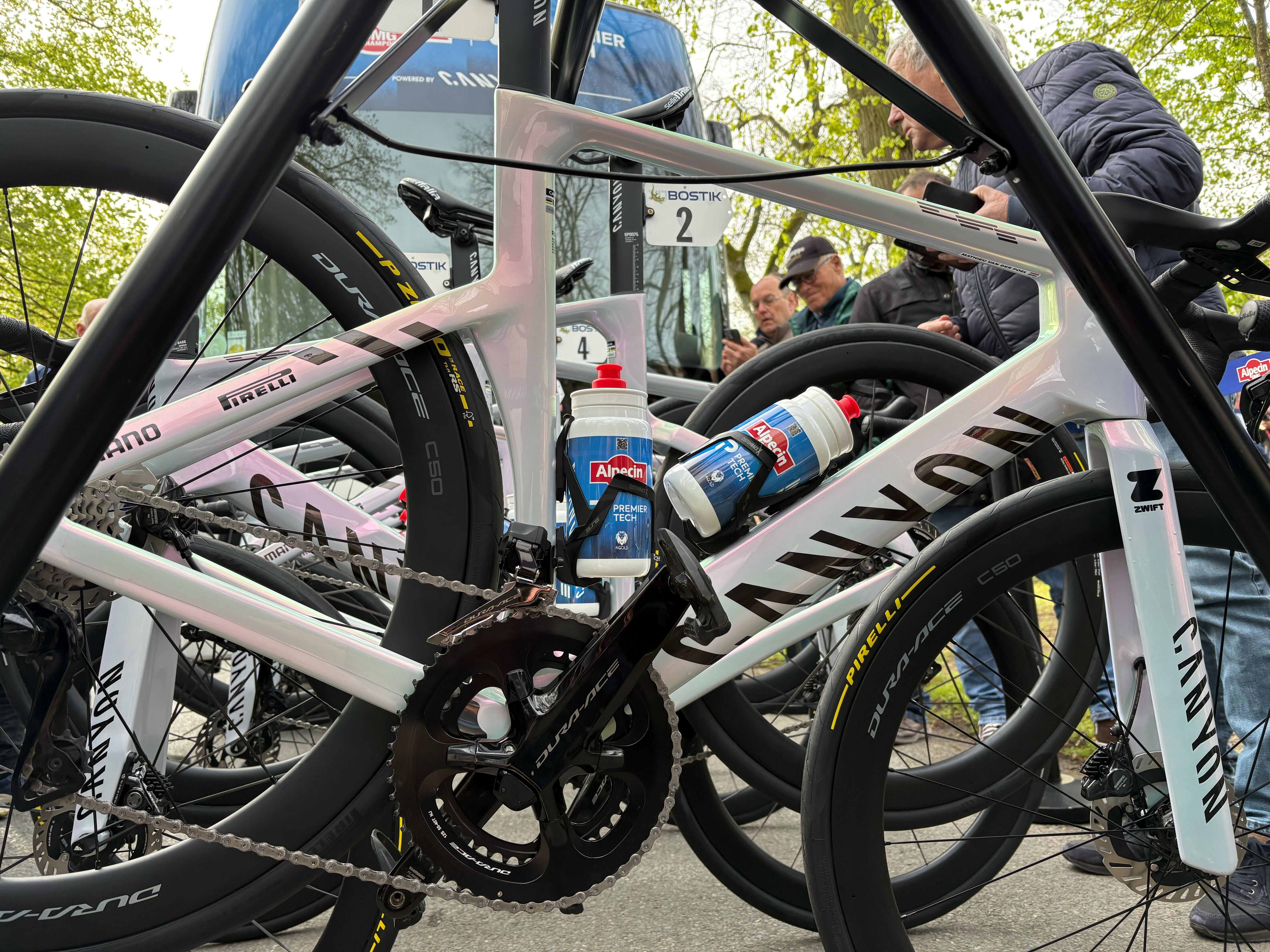 Canyon Aeroad de Mathieu van der Poel para la París-Roubaix