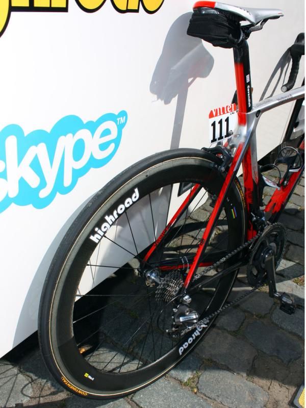 HTC-Columbia has a variety of wheels (both make and model) available to use but here Cavendish's bike features Zipp 404 rims.