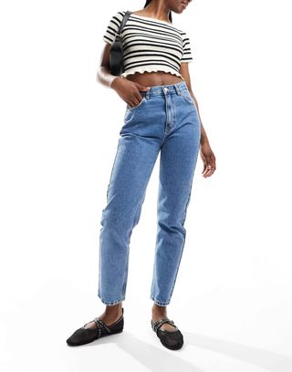 Pull&bear High Waisted Mom Jean in Medium Blue