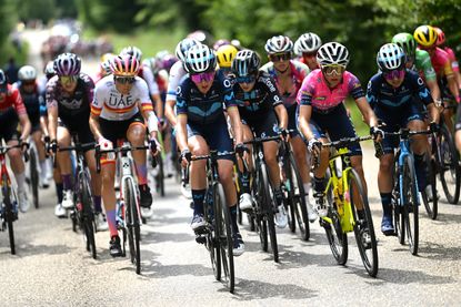 Peloton at the Tour de France Femmes Avec Zwift