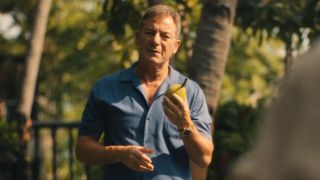 Jason Isaacs as Timothy Ratliff on The White Lotus Season 3 finale.