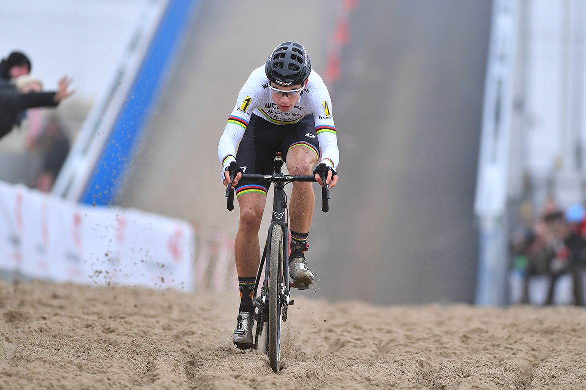 Woet Van Aert putting the hammer down
