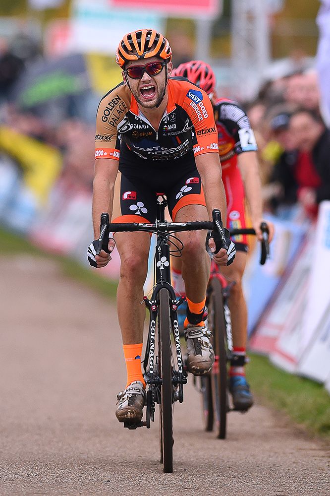 Rob Peeters finishes second ahead of Kevin Pauwels.