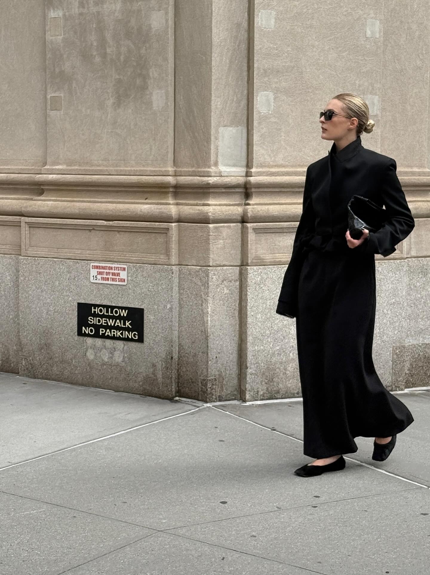 Influencer wearing glove flats