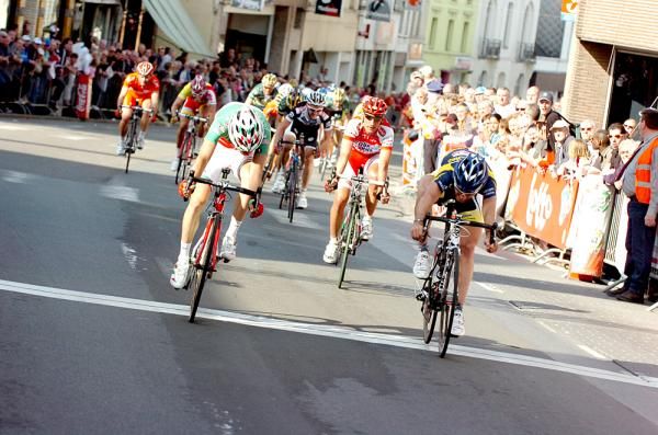 The sprint from the peloton went to Italian champion Giovanni Visconti (Farnese Vini)