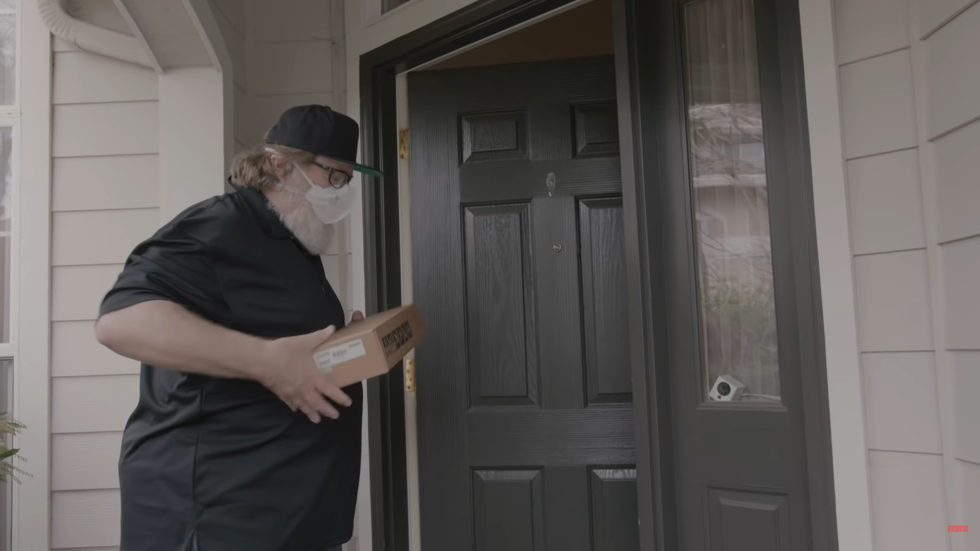 Here's Gabe Newell Hand Delivering Signed Steam Decks in Seattle - IGN