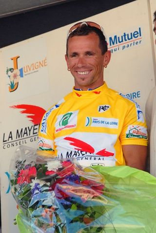Jimmy Casper (Besson Chaussures - Sojasun) leads the general classification.