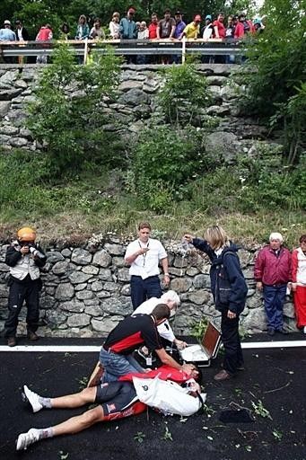 This image shows just how far Oscar Pereiro fell after going over the crash barrier.