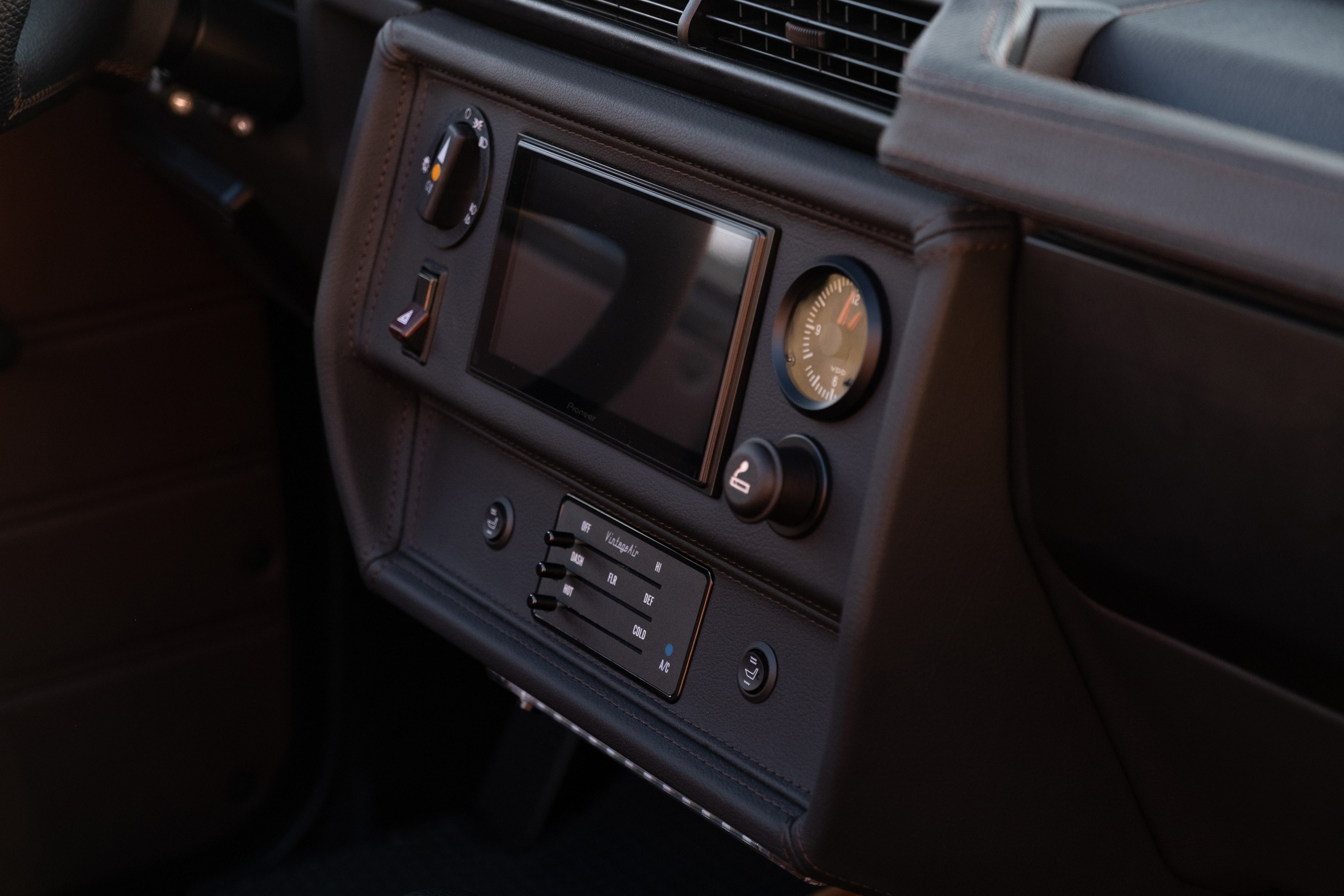 Expedition Motor Company Long Wheelbase Cabrio G-Wagen, updated interior