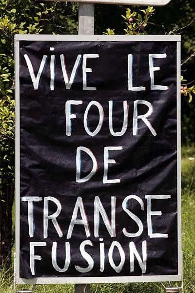 Fans were outraged by yet another doping scandal. "Let the oven of transfusions live on."