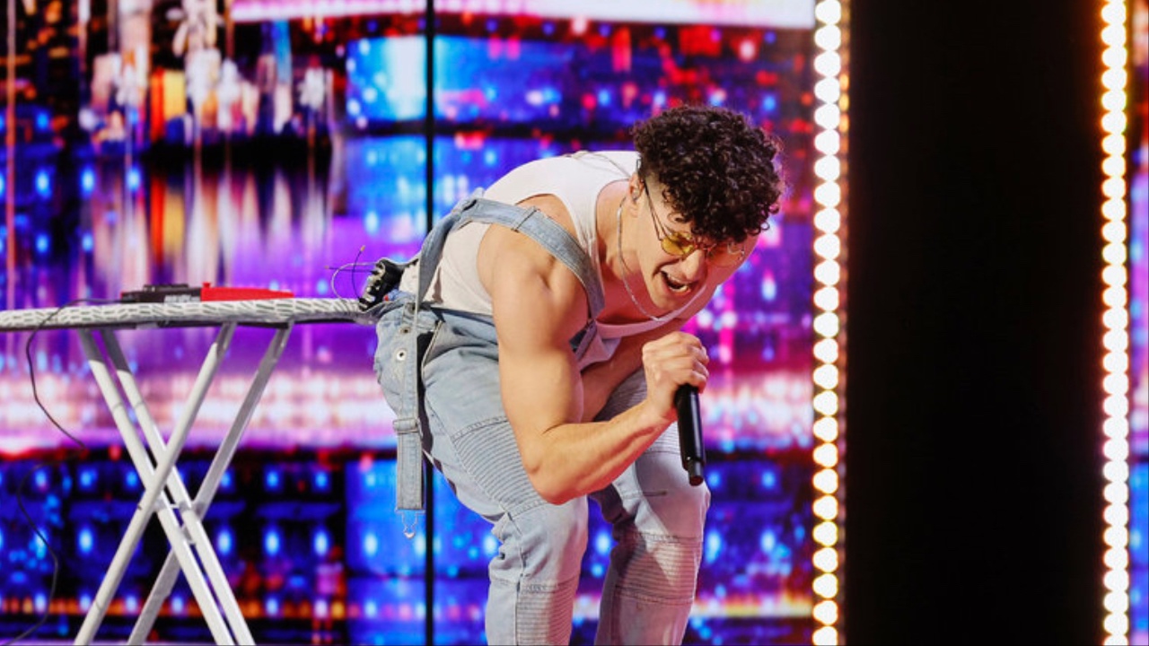 Micah Palace performing on AGT20