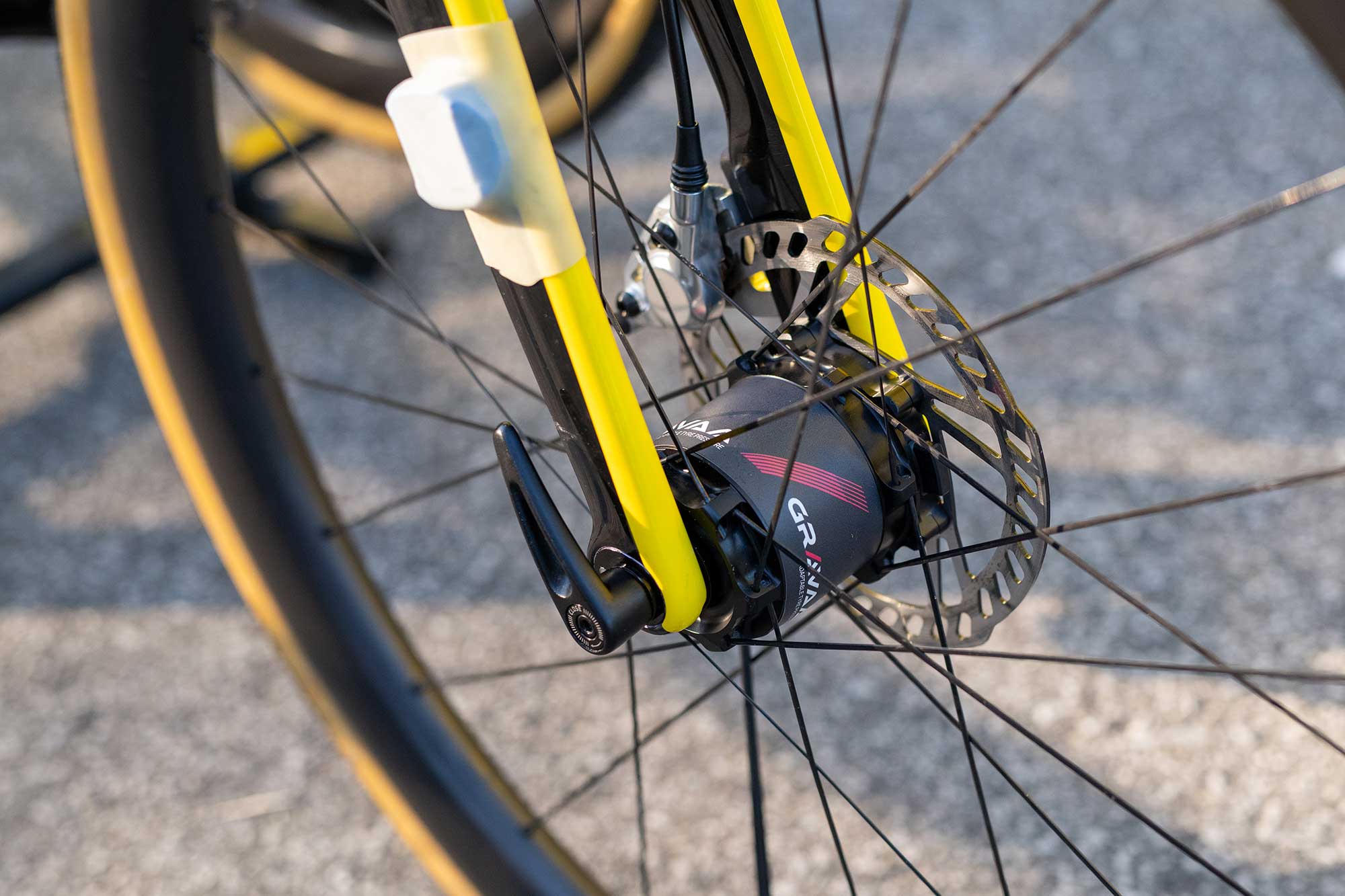 The Gravaa self-inflating tyre pressure system used by Marianne Vos and others.