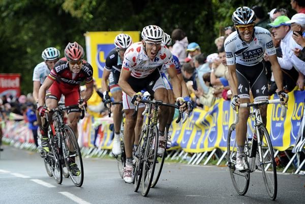 Alberto Contador (Saxo Bank Sungard) tries to get away on the Mur de Bretagne