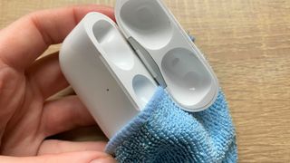 Cleaning the case of the Apple Airpods Pro