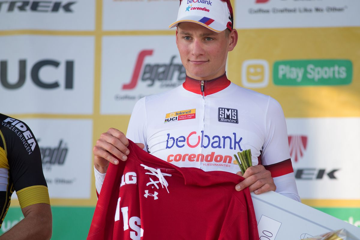 Mathieu van der Poel (Beobank-Corendon) with his prize