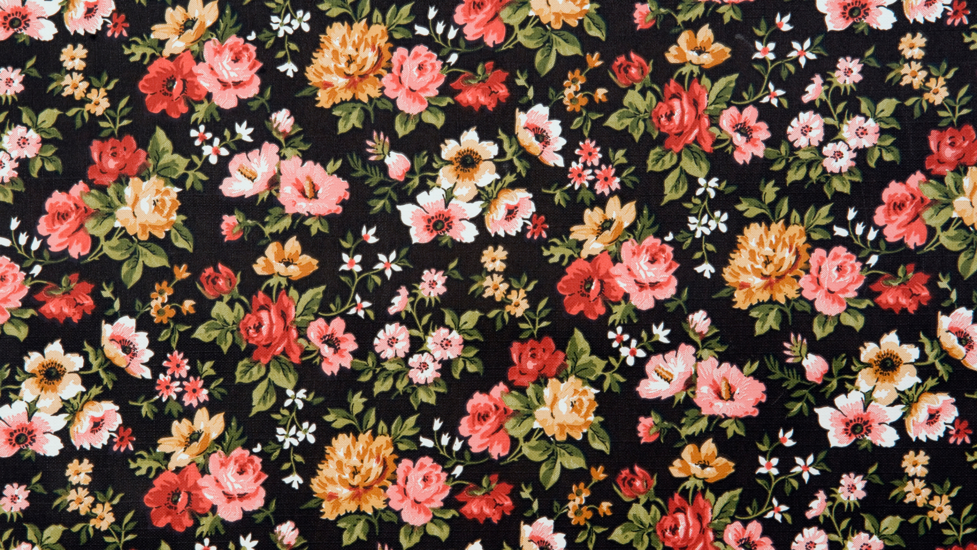 Dark chintzy wallpaper