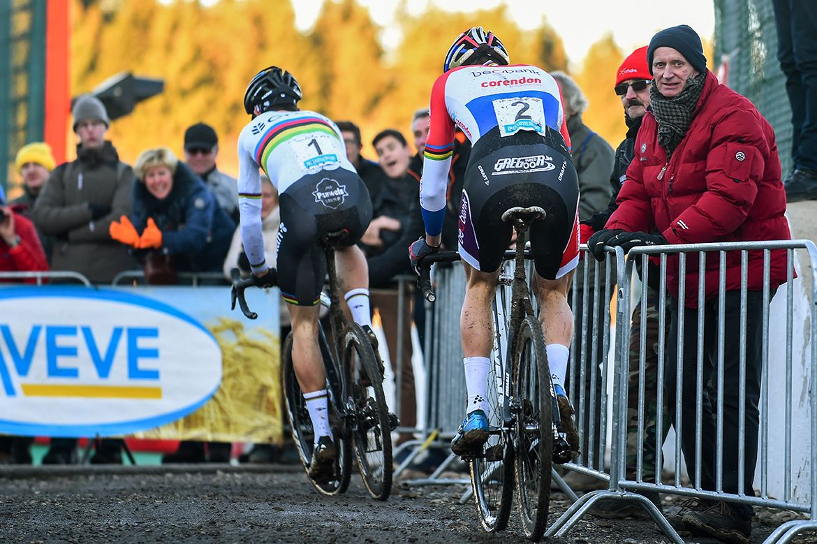 Wout Van Aert attacks Mathieu van der Poel