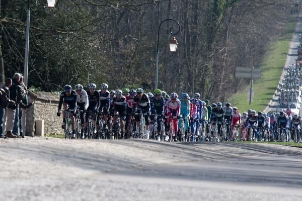 The peloton on stage one of Paris-Nice.