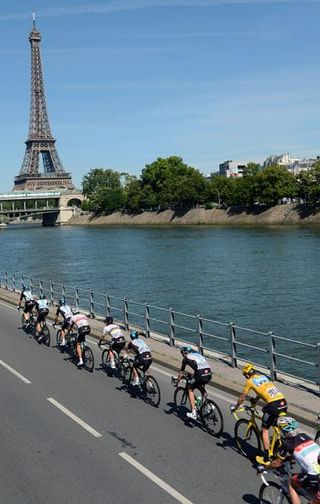 Team Sky leads the Tour de France peloton into Paris and the final stage's finishing circuits.