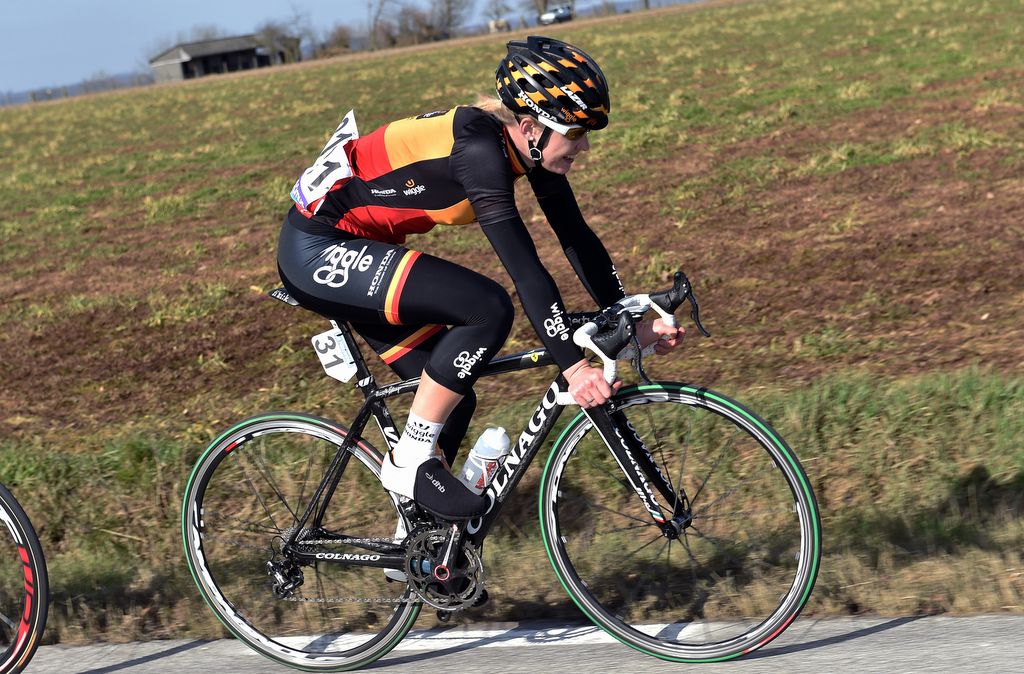 Jolien D'hoore (Wiggle Honda) on the cobbles