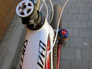 Specialized keep the top tube and down tube very wide to provide extra front triangle stiffness