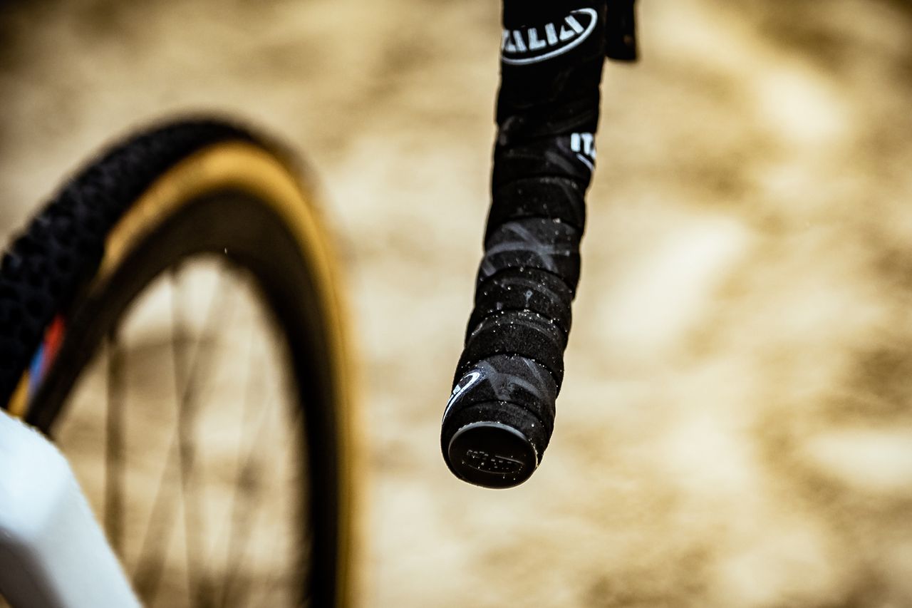 Ceylin del Carmen Alvarado's Canyon Inflite CF SLX cyclo cross bike