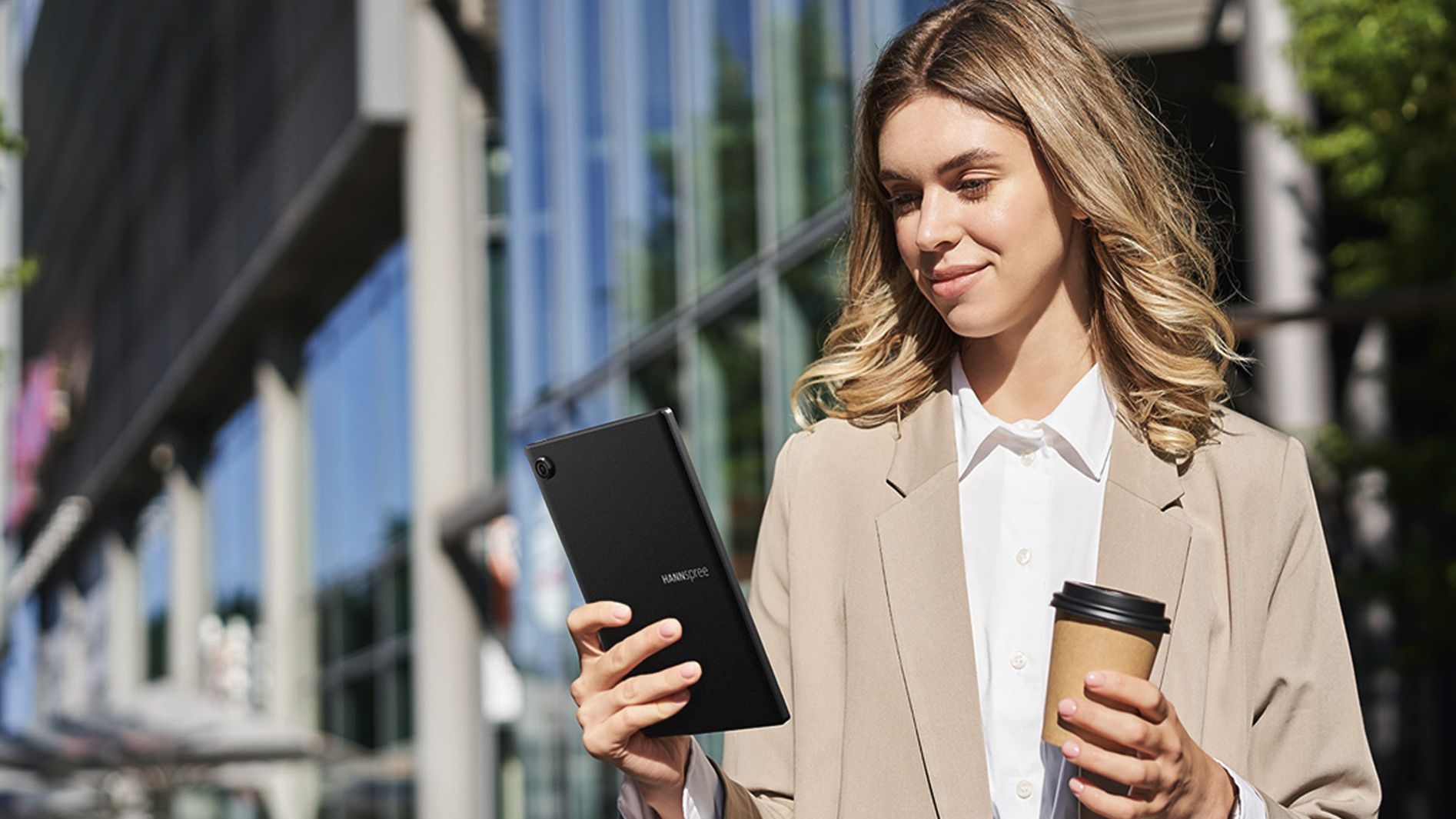 Hannspree Lumo adalah tablet kertas dinamis pertama di dunia – menggabungkan pengalaman Android penuh dengan semua manfaat e-reader