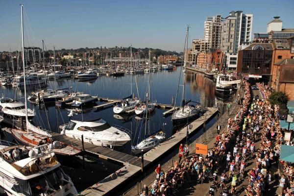 The bunch leaving the quay at Ipswich