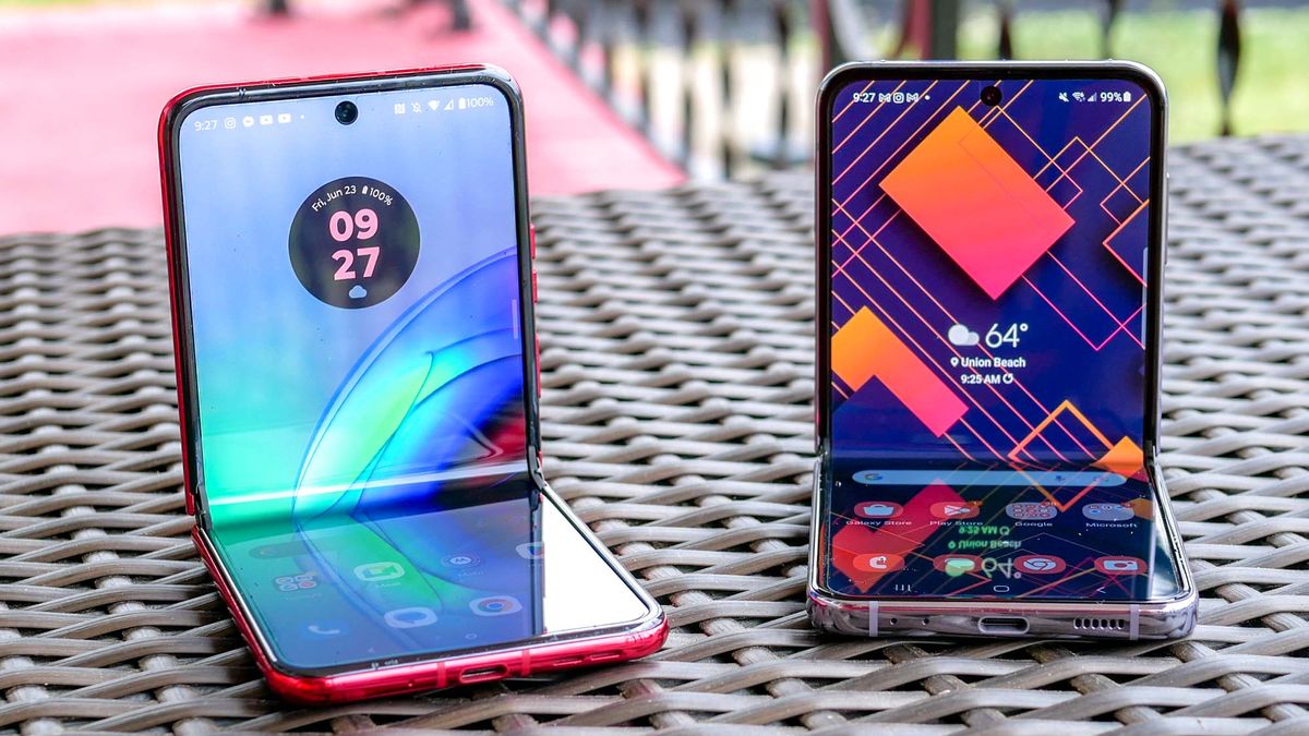 Motorola Razr+ vs. Samsung Galaxy Z Flip 4: Which foldable flip phone wins?