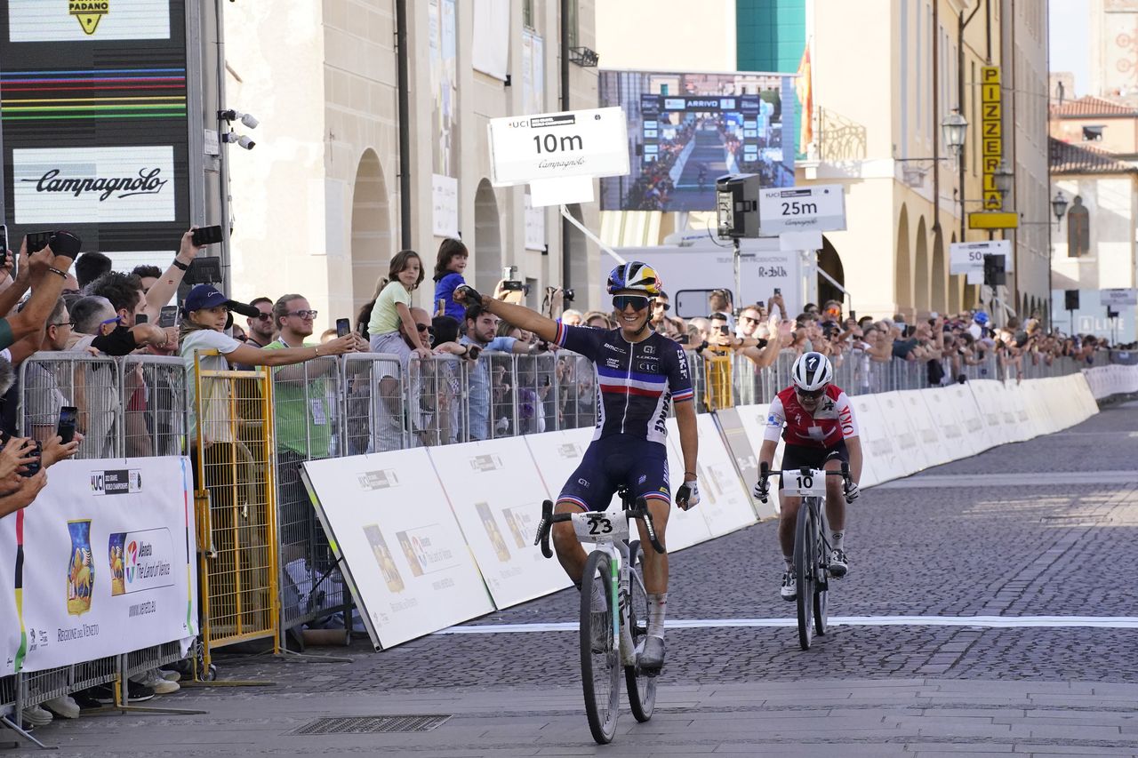Pauline Ferrand-Prevot wins the Gravel World Championships ahead of Sina Frei