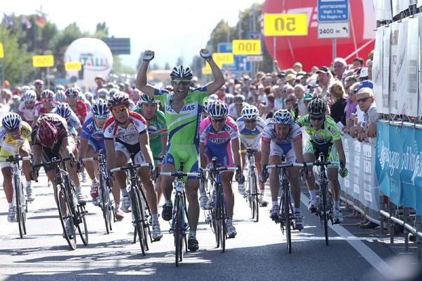 Murilo Fischer (Liquigas) wins the 2009 Giro della Romagna.
