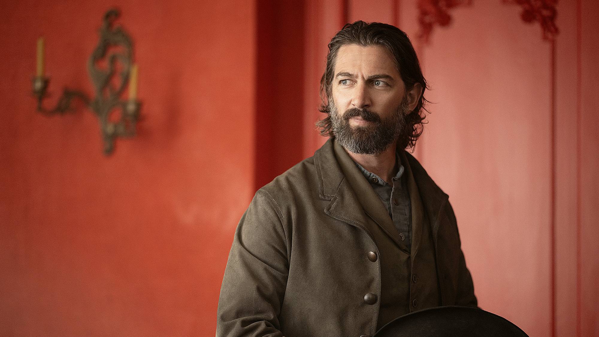 Michiel Huisman as Xavier Roache in &quot;The Abandons&quot; on Netflix