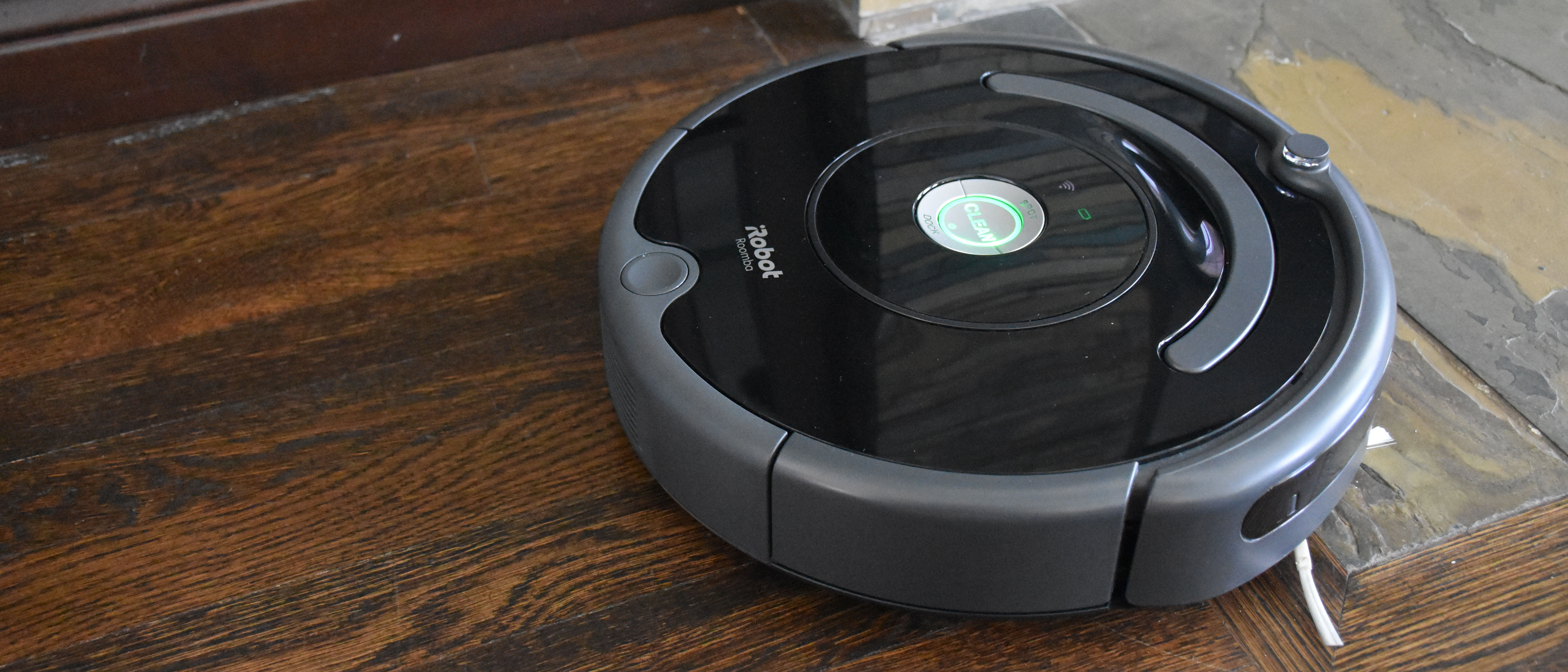  iRobot Roomba 675 Robot Vacuum-Wi-Fi Connectivity, Works with  Alexa, Good for Pet Hair, Carpets, Hard Floors, Self-Charging